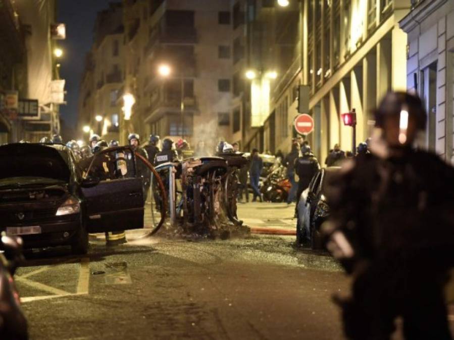 FOTOS: Caos y destrucción en París tras otro día de protestas de los chalecos amarillos