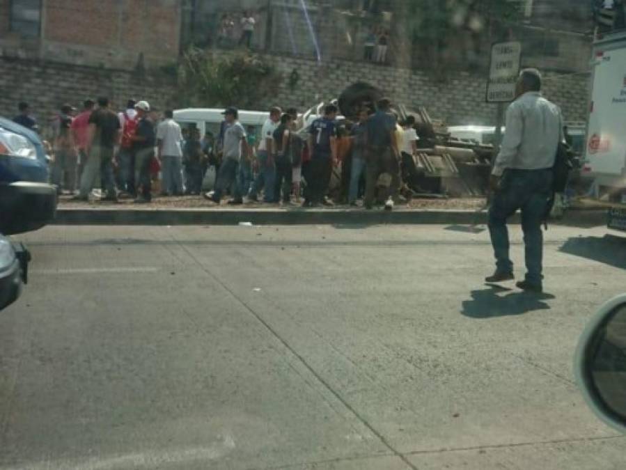 Las imágenes que dejó el aparatoso accidente en la colonia El Carrizal de la capital