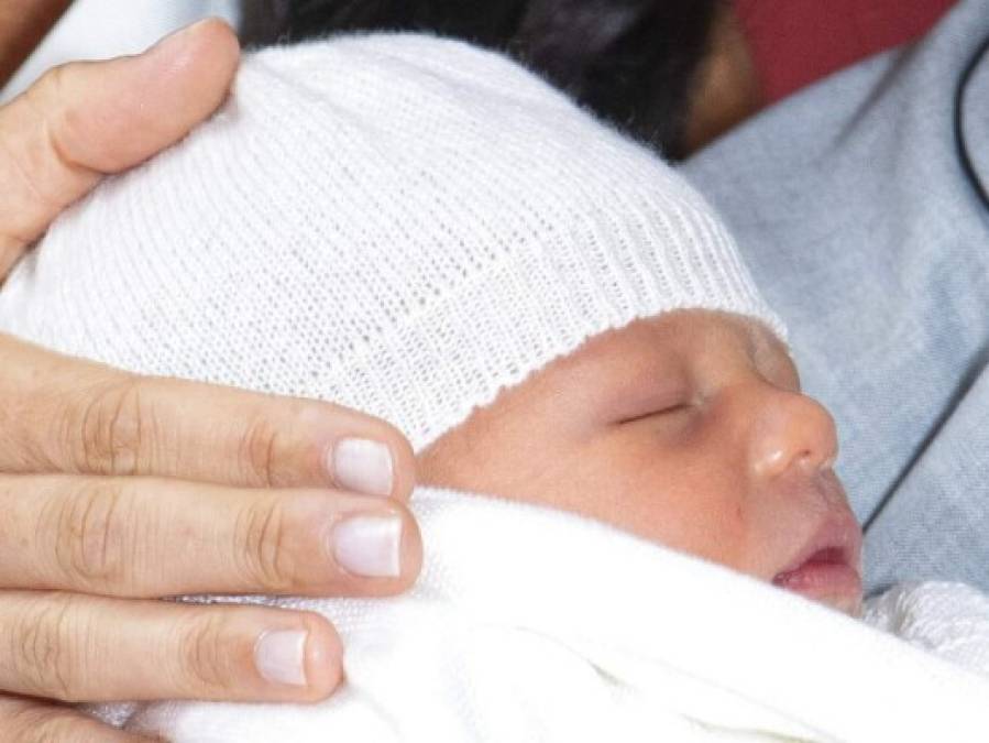 Fotos: Momento en que Meghan y Harry presentan a su bebé