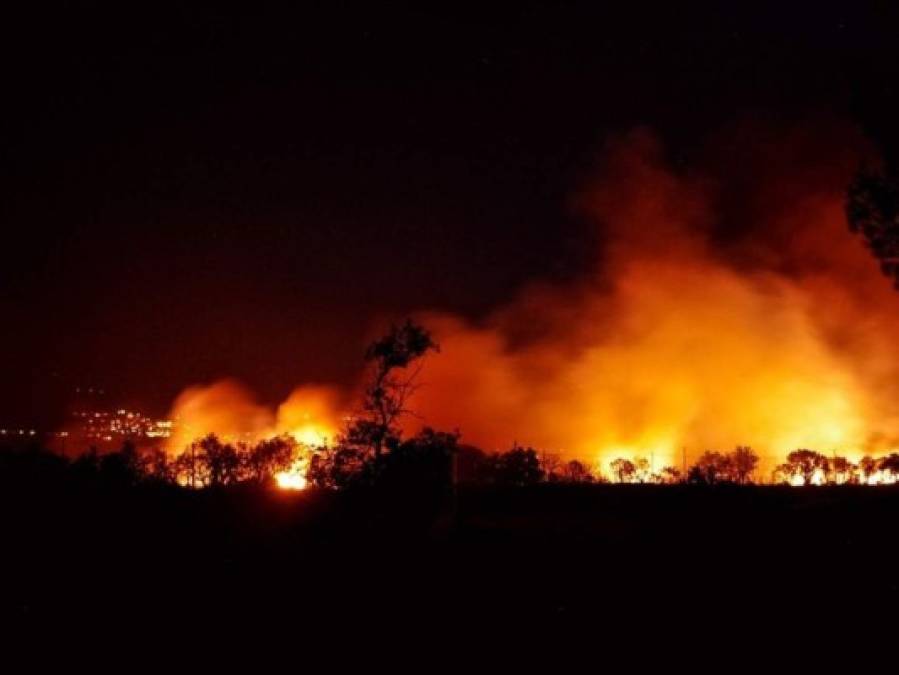 Incendios arden en 10 estados del oeste de EEUU