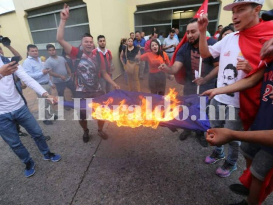 Impactantes imágenes de las marchas del Partido Nacional y Oposición