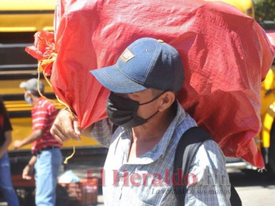 Comienza éxodo de los capitalinos por asueto de Semana Santa (FOTOS)