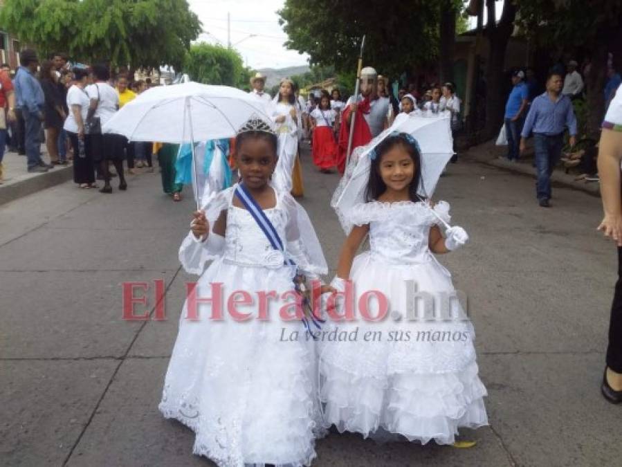 FOTOS: Color, alegría y fervor, así se viven los desfiles en Comayagua