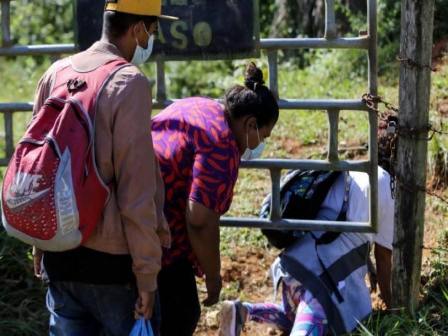 FOTOS: Caravana migrante de hondureños se diluye ante presión policial en Guatemala