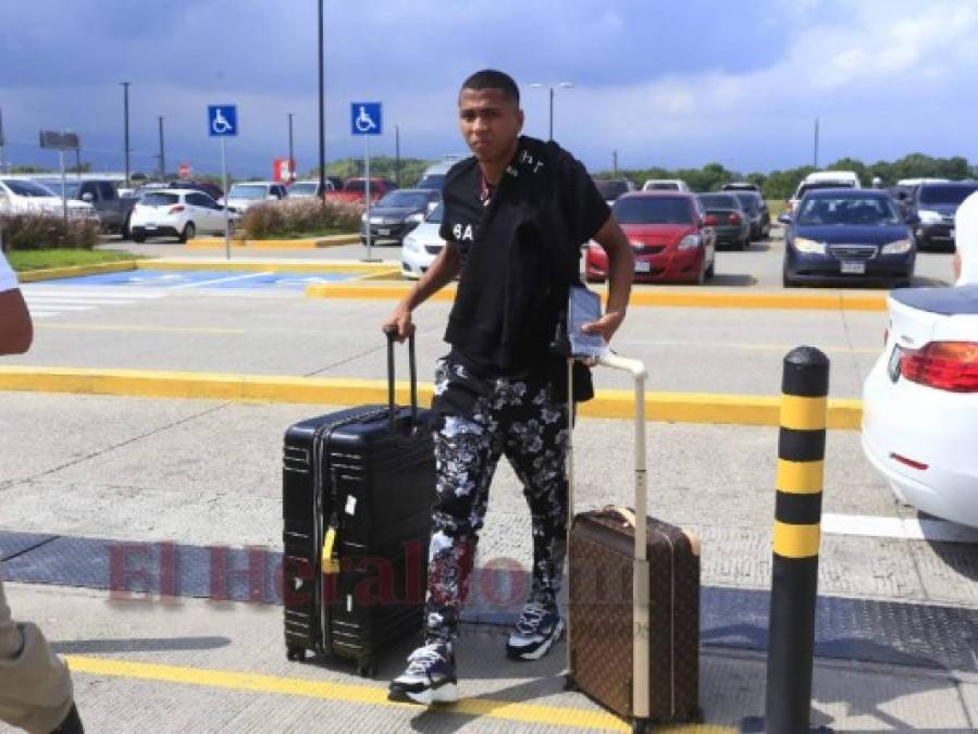 Sonrientes y emocionados, así viajaron los legionarios de la H tras vencer a Trinidad