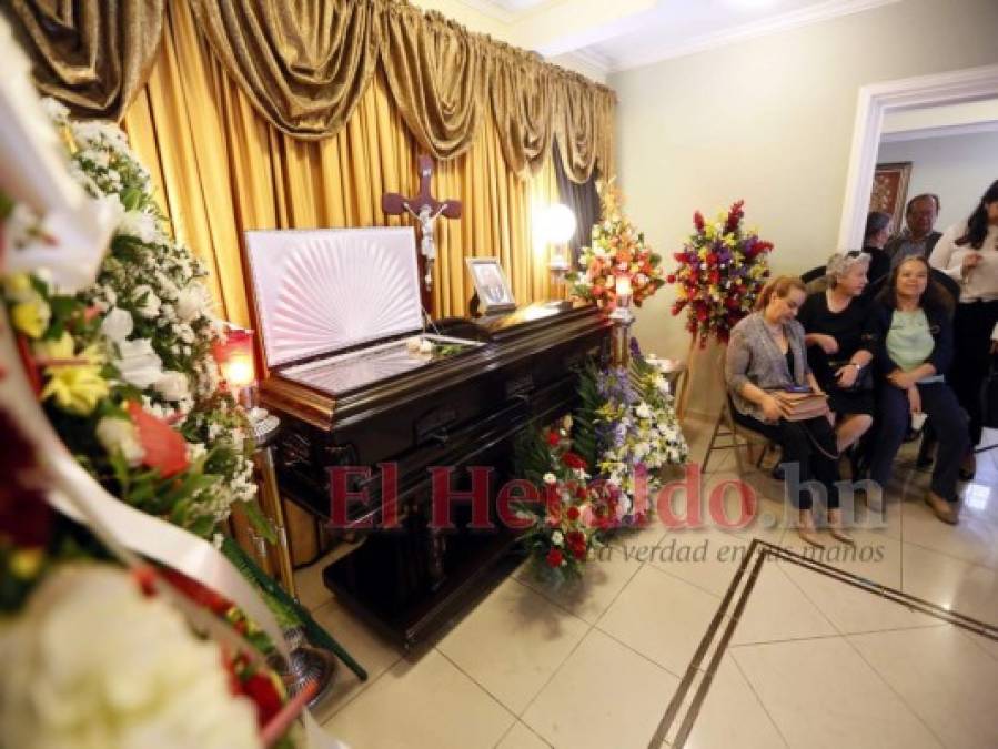 FOTOS: Velan restos del doctor Mario Ernesto Rivera en la capital