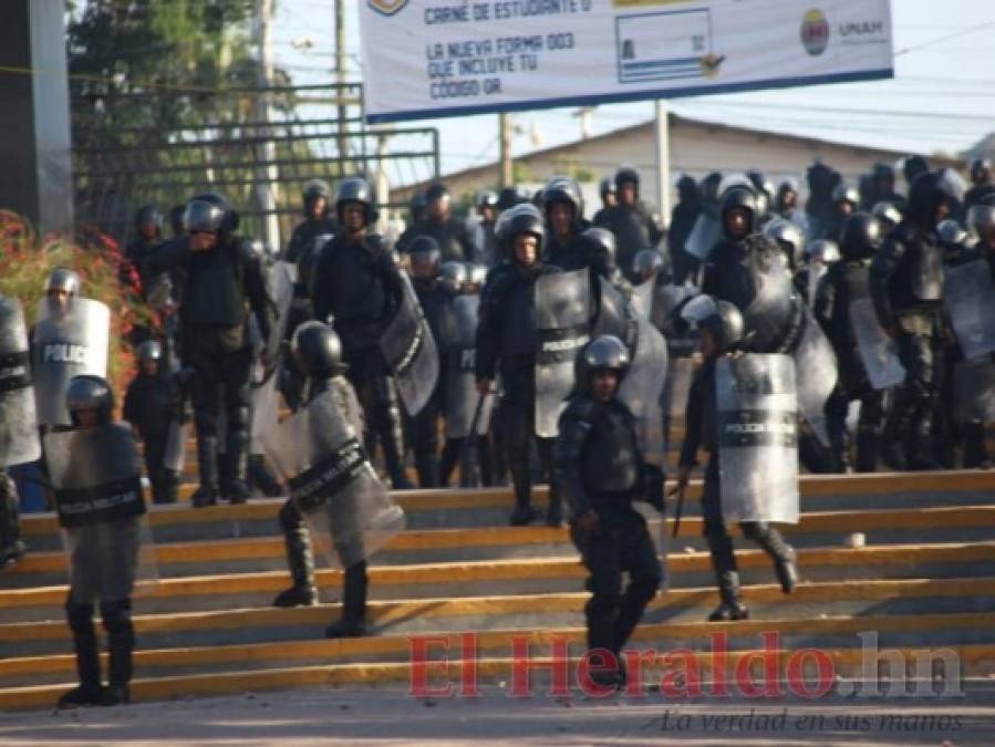 Descontrol y violencia en la UNAH en imágenes; hay estudiantes heridos