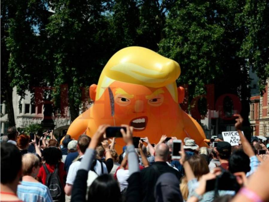 El gigantesco globo anti-Trump que se volvió viral durante las protestas en Londres (Fotos)