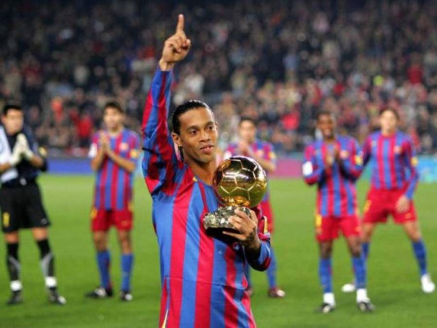 Ronaldinho presume sus títulos... ¡Lo ha ganado todo!