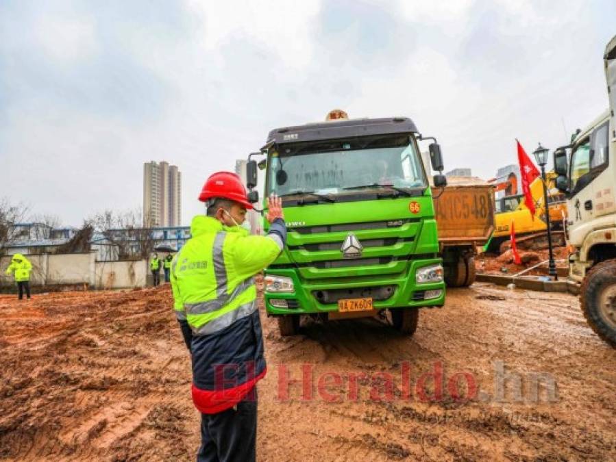 Coronavirus: Impresionantes fotos de maratónica construcción de hospital en China