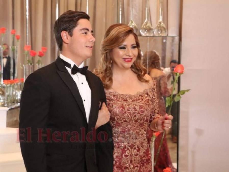 FOTOS: Elegancia y estilo en la Prom 2019 de la Americana