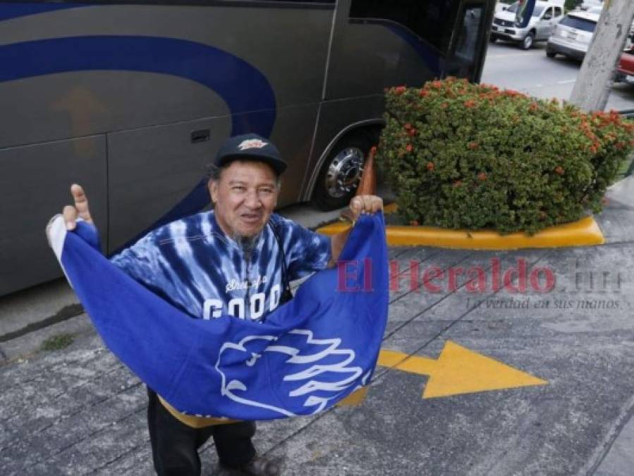 FOTOS: Afición sorprendió al plantel de Motagua en hotel de San Pedro Sula