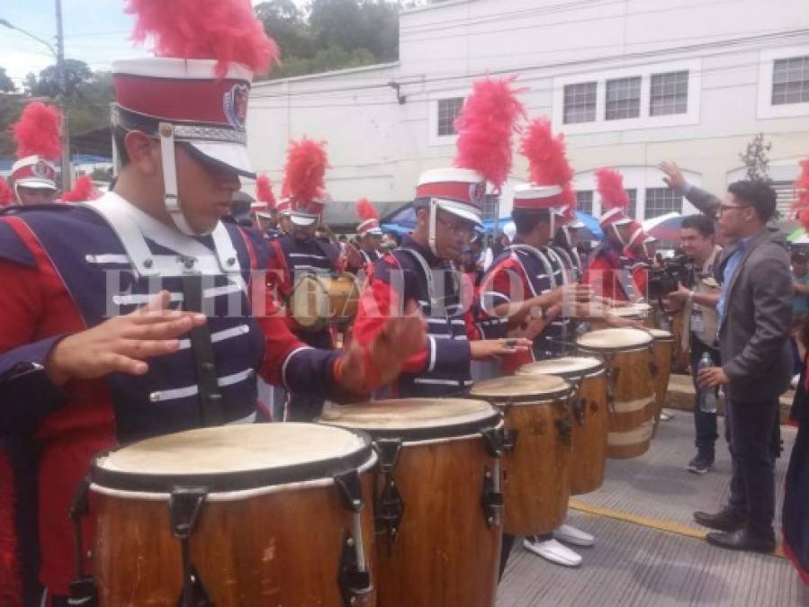 Impecable vestimenta de bandas en los desfiles patrios 2018