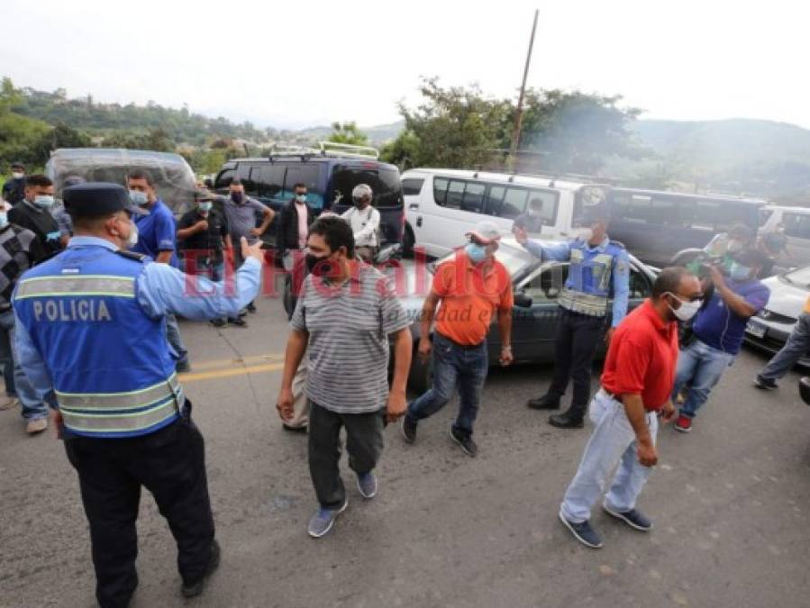 Breve toma de buses 'brujos' provocó caos en la salida al sur de la capital (FOTOS)