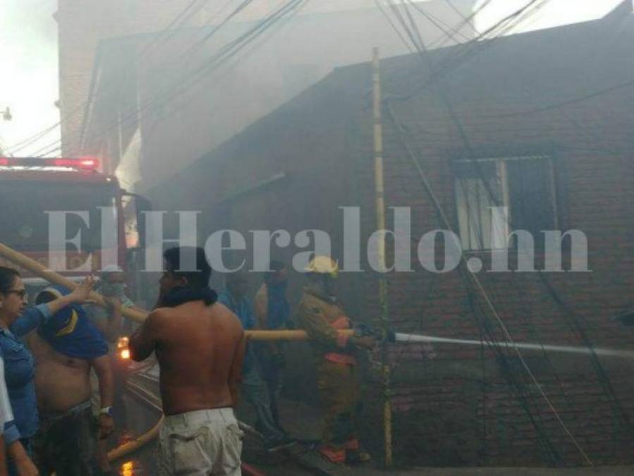 Seis viviendas quemadas: Imágenes del incendio ocurrido este viernes en el barrio La Guasalona de Comayagüela