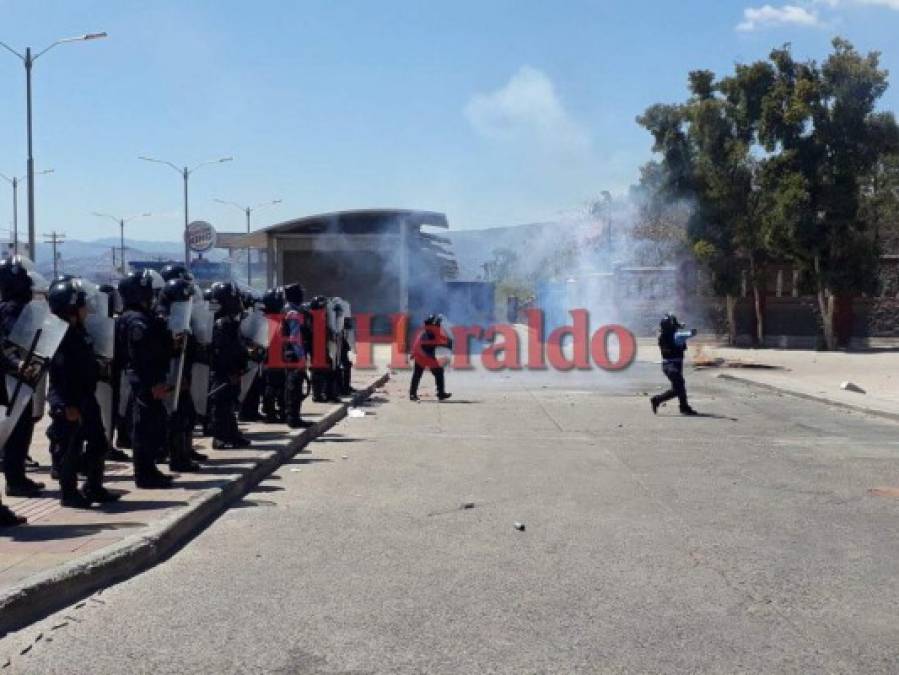 Así fue la protesta protagonizada por encapuchados en Ciudad Universitaria