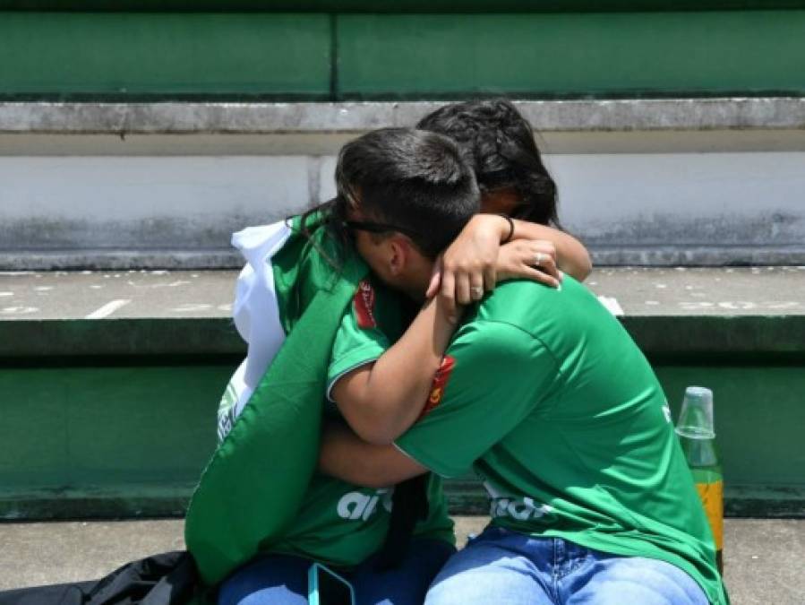 Luto, dolor y llanto en el estadio del Chapecoense en Brasil