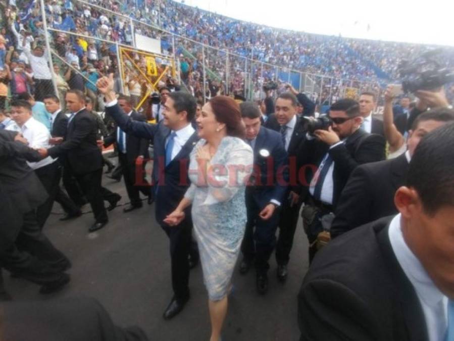 Así fue la llegada de Juan Orlando Hernández al Estadio Nacional para la toma de posesión