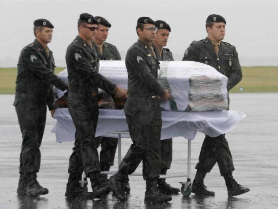 Llegan a Chapecó los cuerpos de víctimas de accidente aéreo