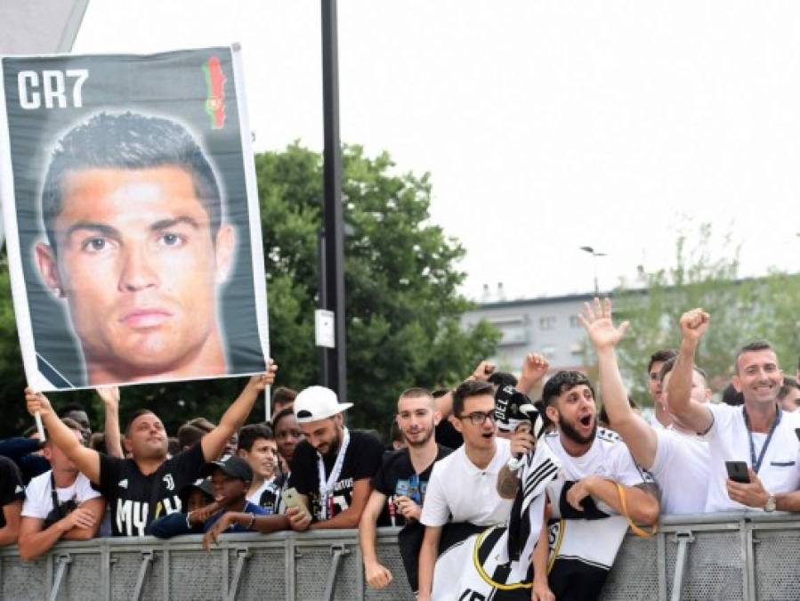 Así fue el recibimiento a Cristiano Ronaldo de los hinchas del Juventus