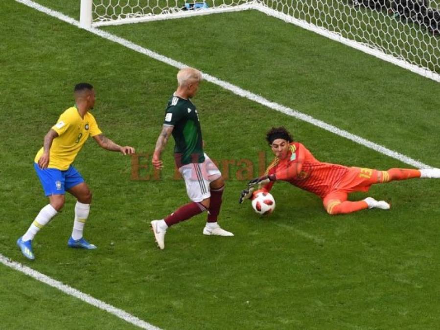 Las atajadas de Memo Ochoa ante Brasil no impidieron que el Tri esté fuera de Rusia 2018