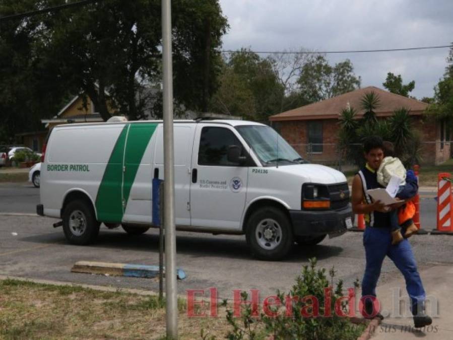 Hondureños migrantes: En los brazos cargan a sus hijos...y en el alma, dolor y resignación; imágenes que conmueven