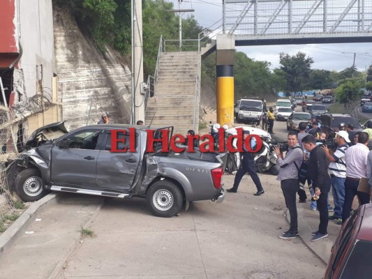 Las fuertes imágenes que dejó el accidente de tránsito en el bulevar FFAA de Honduras