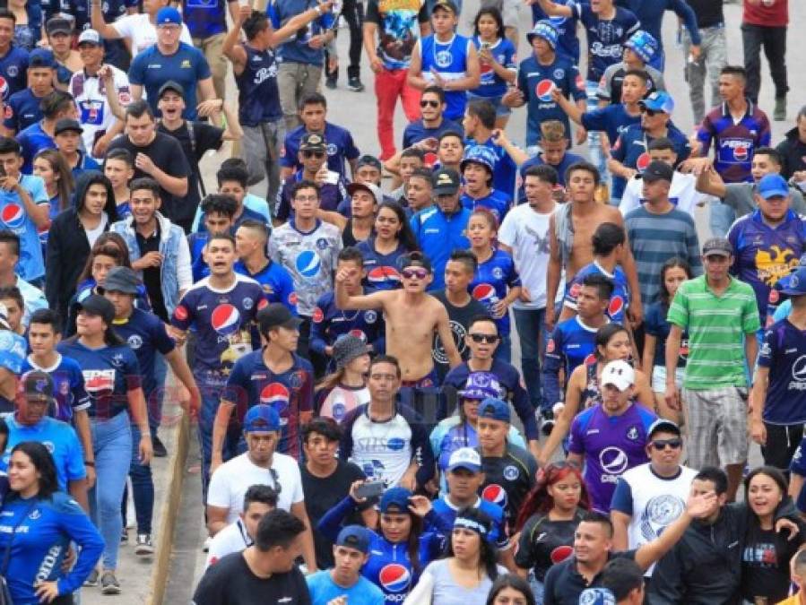 Así fue la llegada de la barra del Motagua al Estadio Nacional de Tegucigalpa
