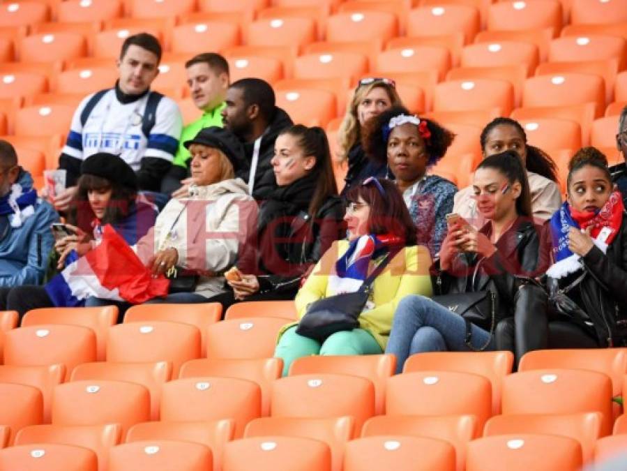 Las guapas mujeres que encienden el partido entre Francia vs. Perú