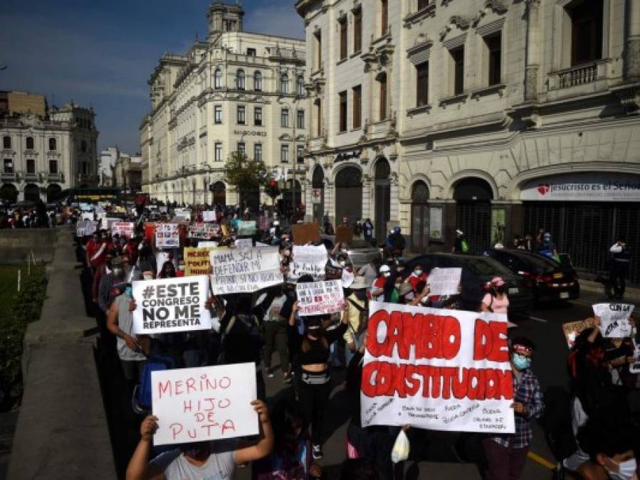 FOTOS: Renuncia de Manuel Merino, presidente Perú, desata celebración en las calles   