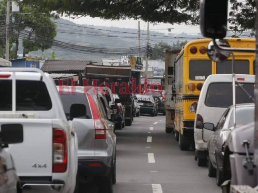 Breve toma de buses 'brujos' provocó caos en la salida al sur de la capital (FOTOS)