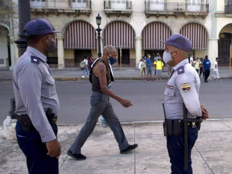 ¿Qué pasa en Cuba? Claves para entender control policial y censura de internet
