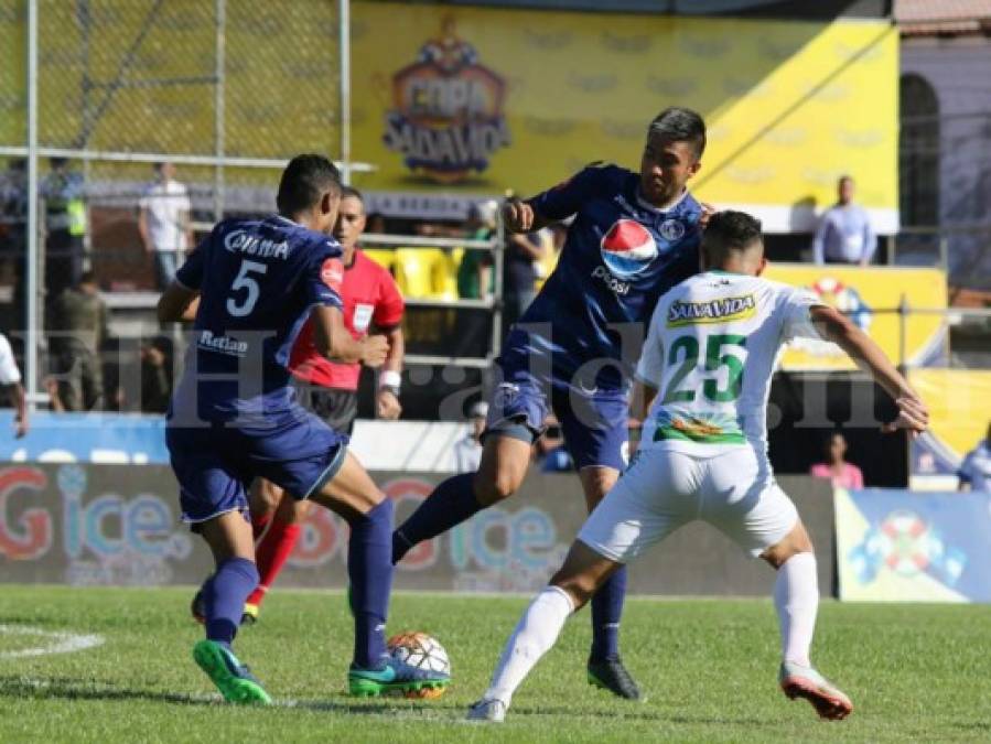 Acciones de la final entre Motagua y Platense en el estadio Excélsior de Puerto Cortés