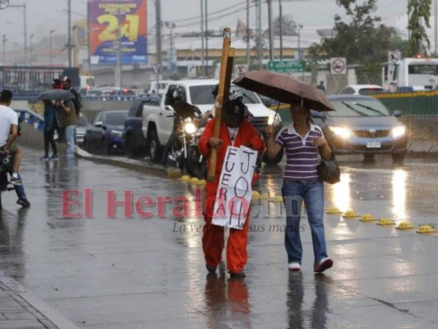 FOTOS: Oposición marcha para pedir la salida del presidente Juan Orlando