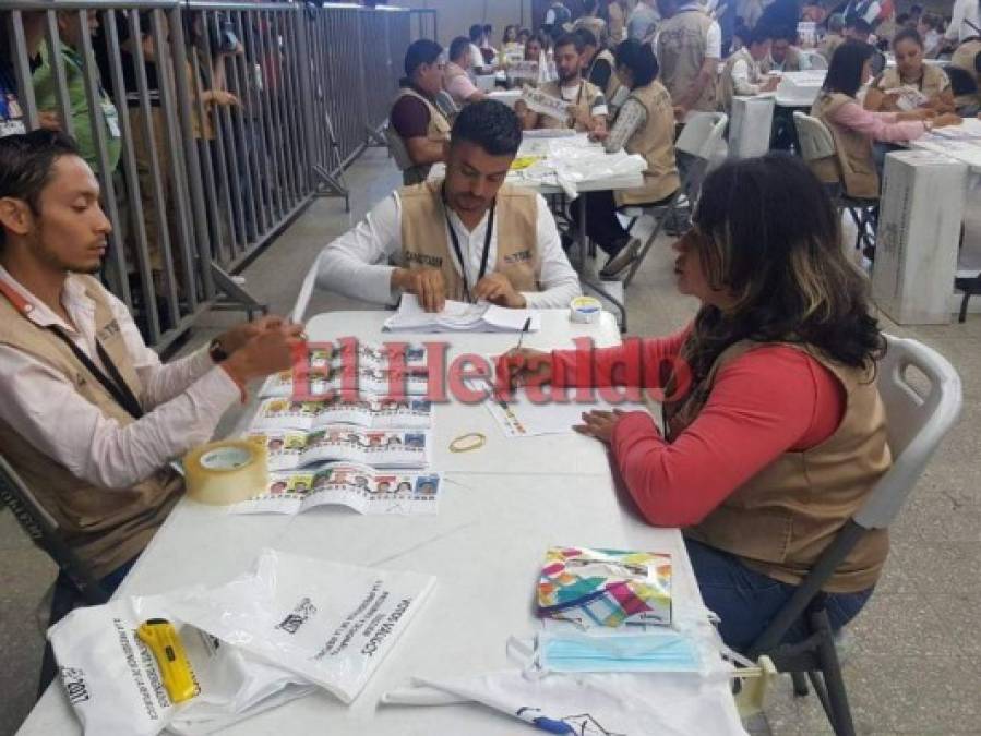 FOTOS: Así se realiza el escrutinio especial en el Tribunal Supremo Electoral