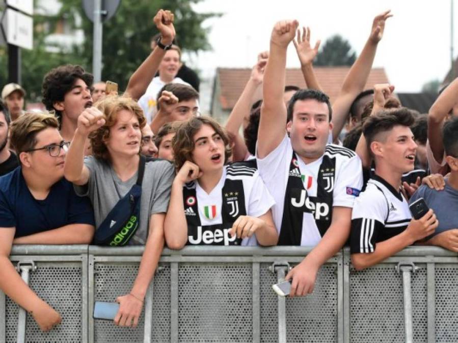 Así fue el recibimiento a Cristiano Ronaldo de los hinchas del Juventus