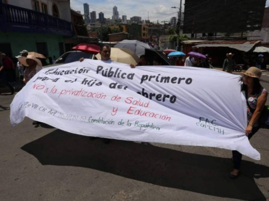 FOTOS: Cuarta semana de protestas de maestros y médicos tras polémicos decretos
