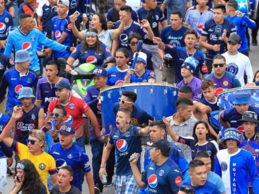 Así fue la llegada de la barra del Motagua al Estadio Nacional de Tegucigalpa