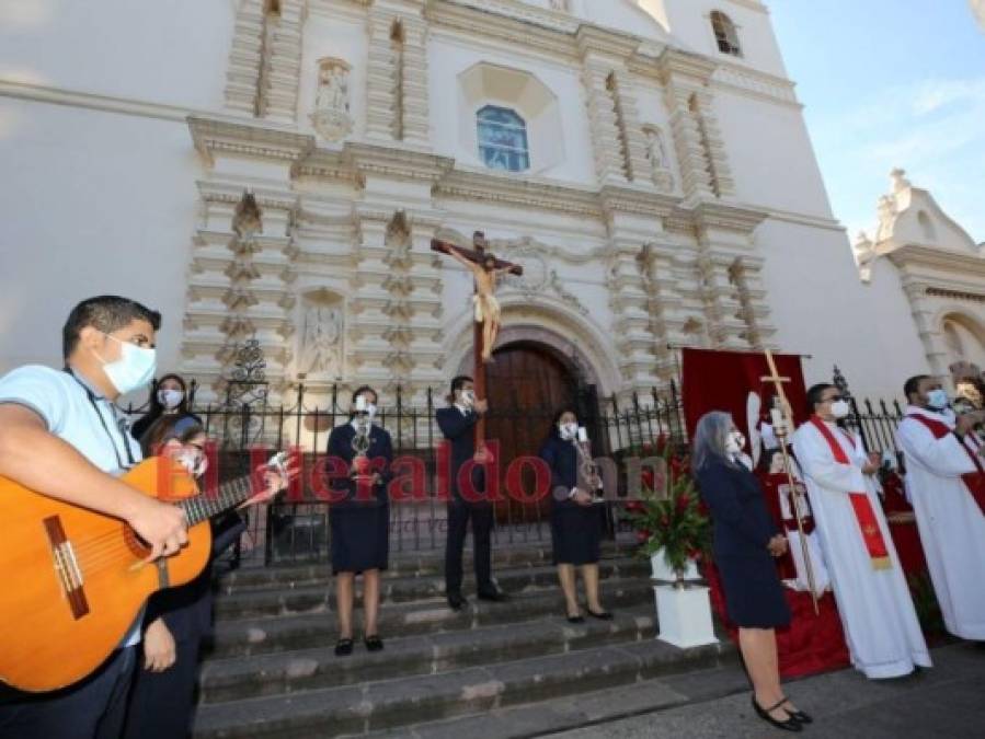 Con plegarias de sanidad y fervor cristiano: Así se desarrolló el vía crucis este Viernes Santo