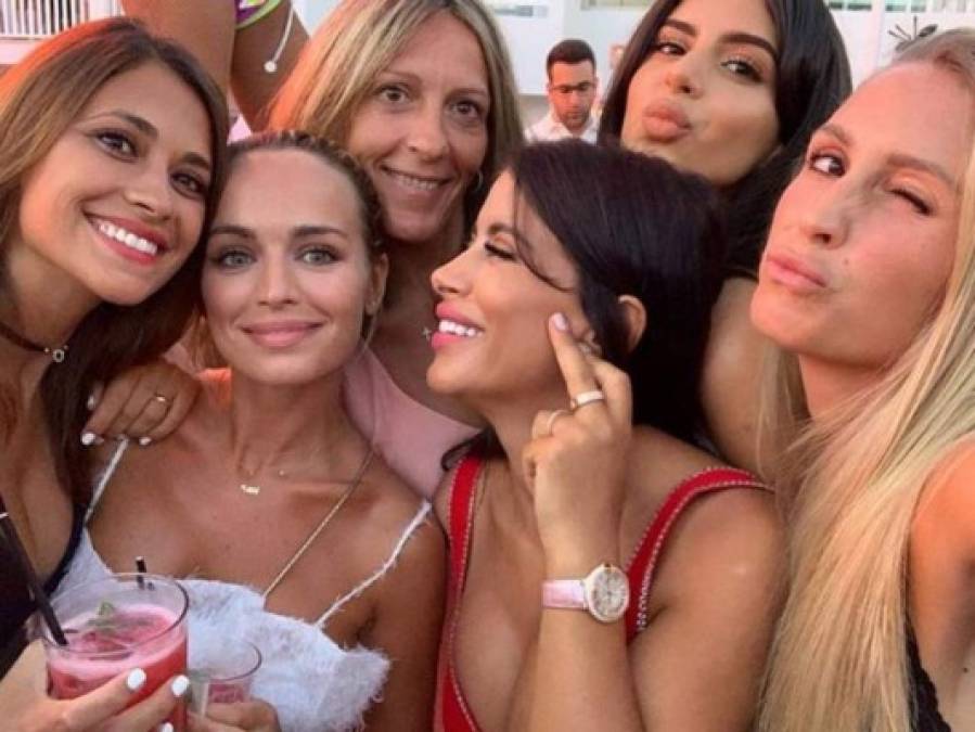 FOTOS: El encuentro de Messi, Fábregas, Luis Suárez y Jordi Alba con su familia en Ibiza