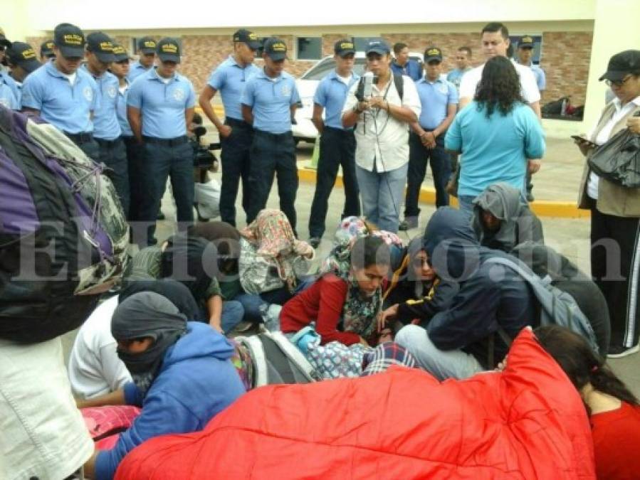 Impactantes imágenes del desalojo de estudiantes por la policía en la UNAH