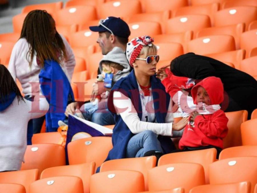 Las guapas mujeres que encienden el partido entre Francia vs. Perú