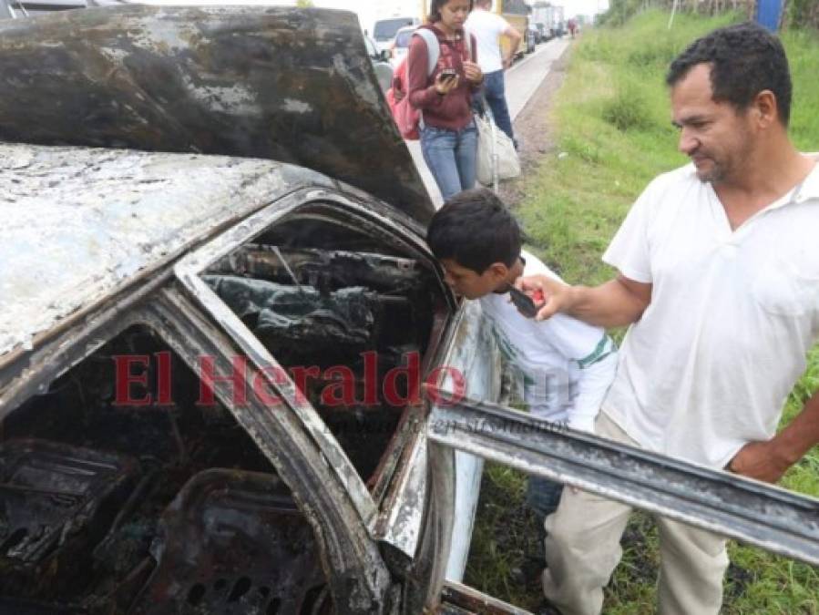 FOTOS: La dramática escena que dejó el incendio de un taxi en la carretera al sur, a la altura de El Tizatillo