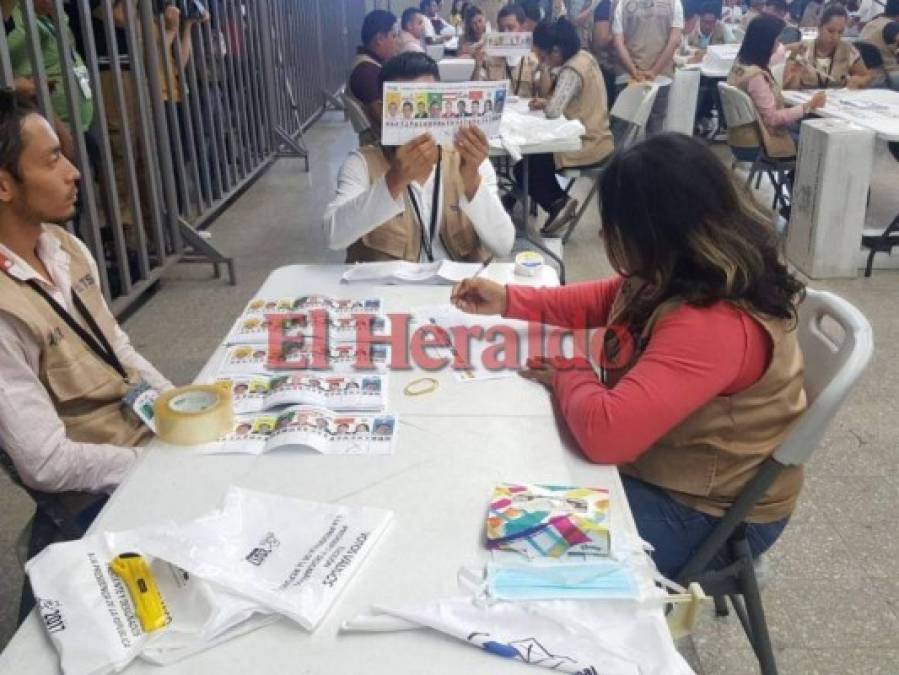 FOTOS: Así se realiza el escrutinio especial en el Tribunal Supremo Electoral