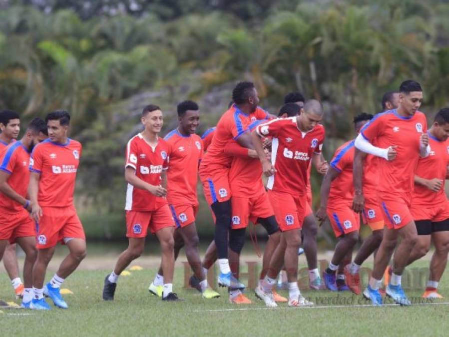 Con casi todas sus figuras, Olimpia entrenó este viernes previo a su debut ante Real de Minas