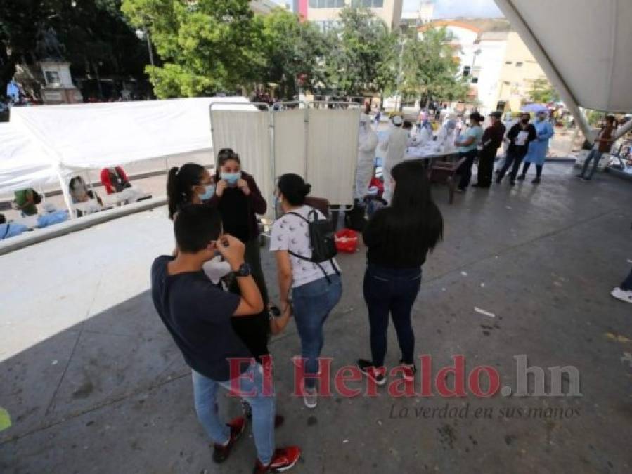 Salud realiza brigadas médicas contra el covid-19 en el Parque Central de Tegucigalpa