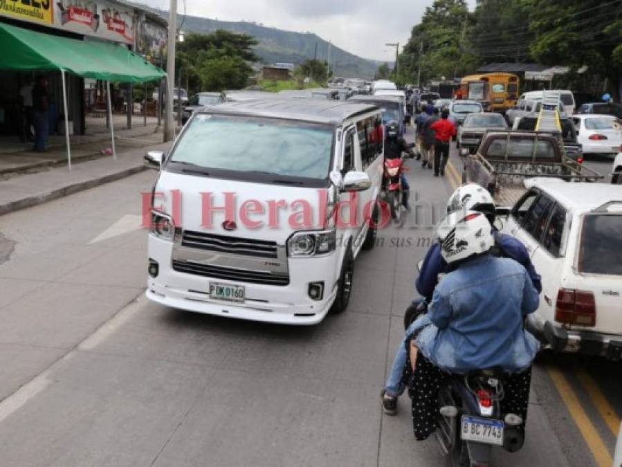 Breve toma de buses 'brujos' provocó caos en la salida al sur de la capital (FOTOS)