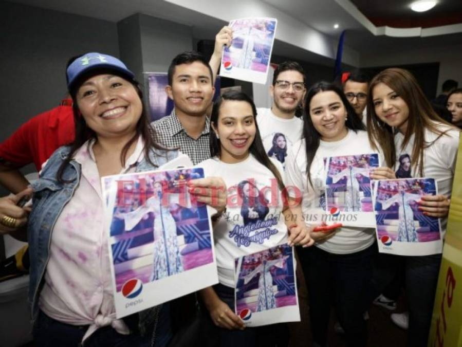 FOTOS: Así fue el cariño que recibió Angie Flores de sus fanáticos