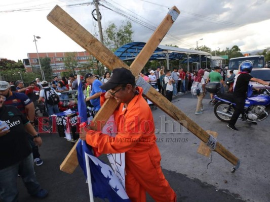 FOTOS: Oposición marcha para pedir la salida del presidente Juan Orlando