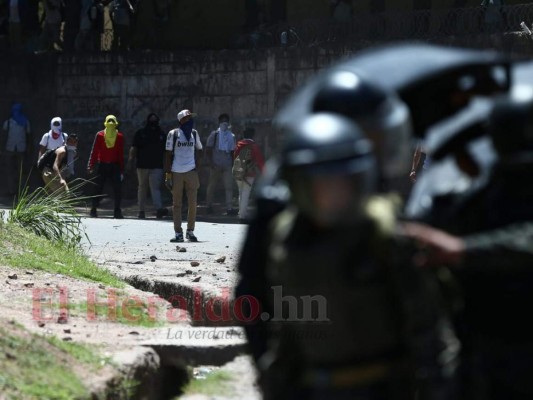 Honduras: Guerra campal entre estudiantes y policías en la colonia Kennedy